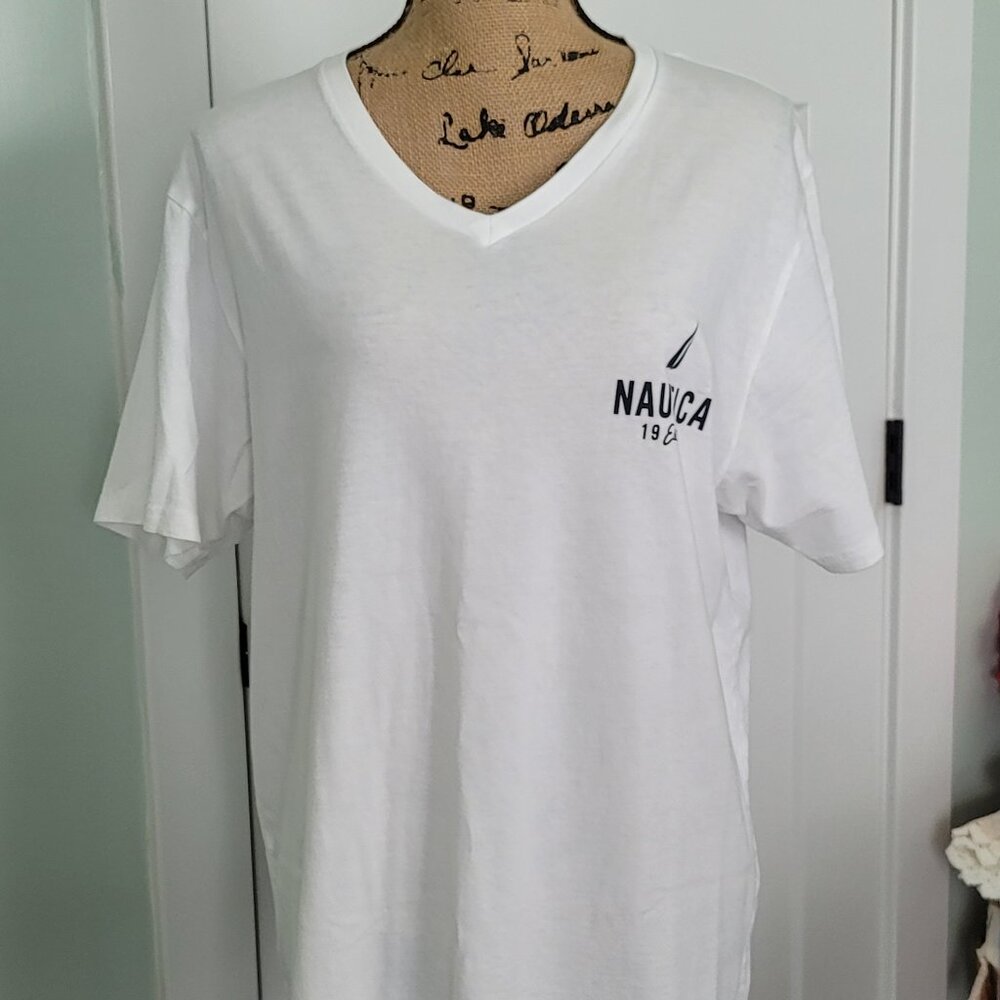 **Ladies Nautica White V-neck T-shirt Large**